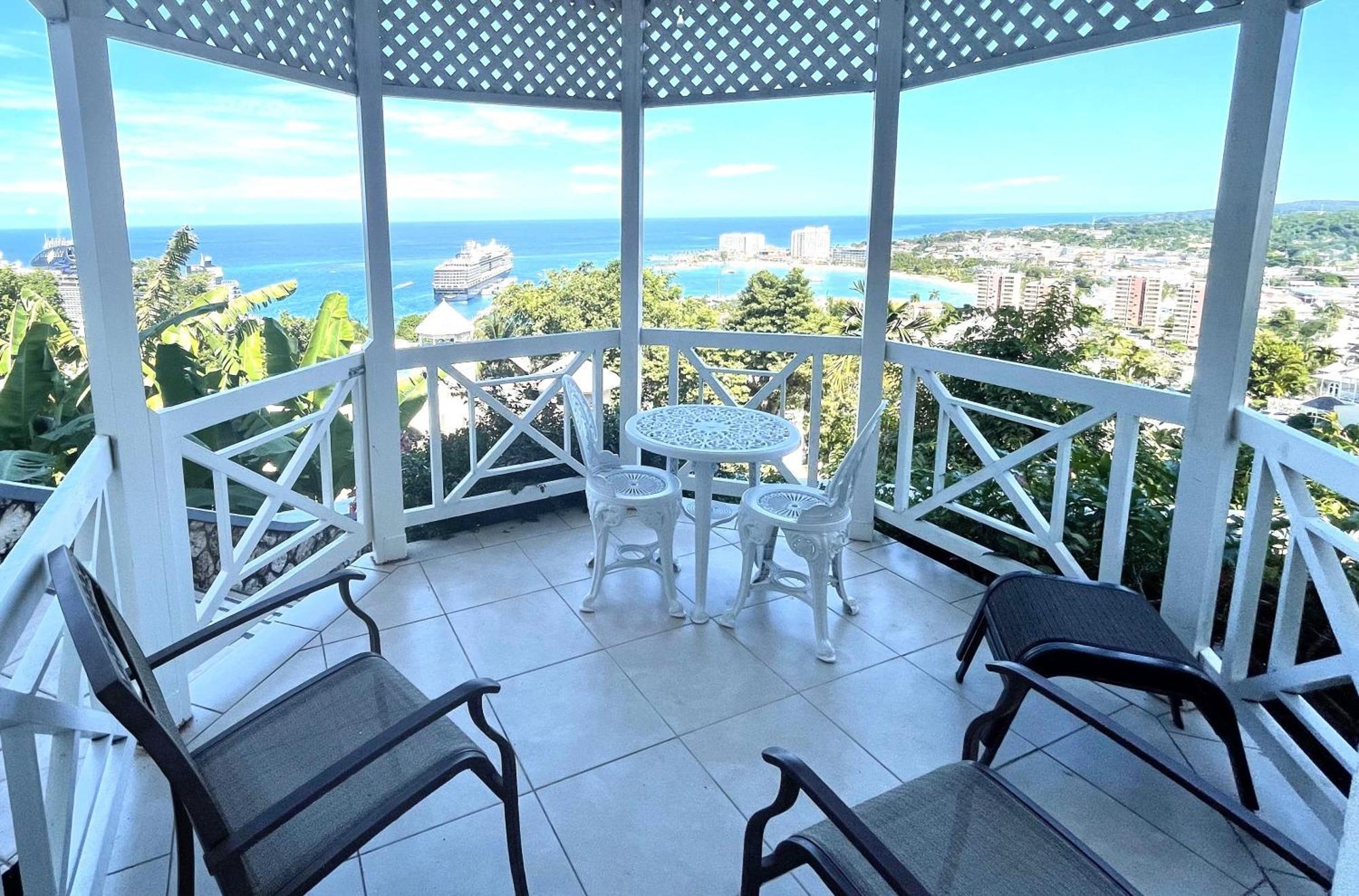 Hummingbird Retreat - Luxury Oceanview Apt, 7-Minute Walk To Beach Очо-Риос Экстерьер фото