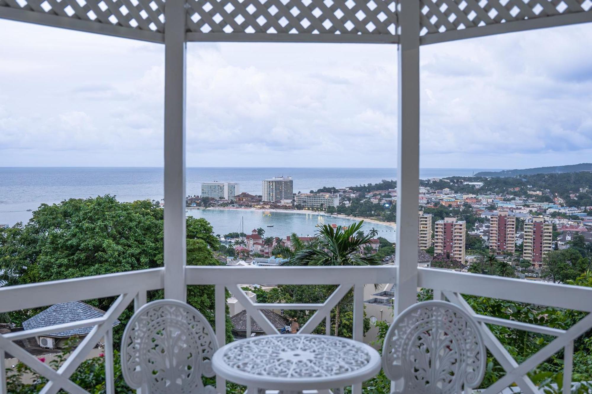 Hummingbird Retreat - Luxury Oceanview Apt, 7-Minute Walk To Beach Очо-Риос Экстерьер фото